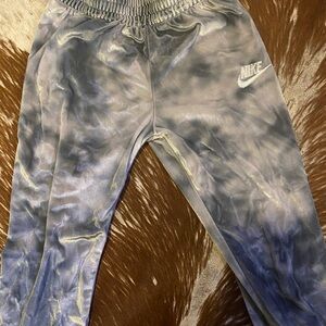 Size 4/5 Nike toddler velvet pants